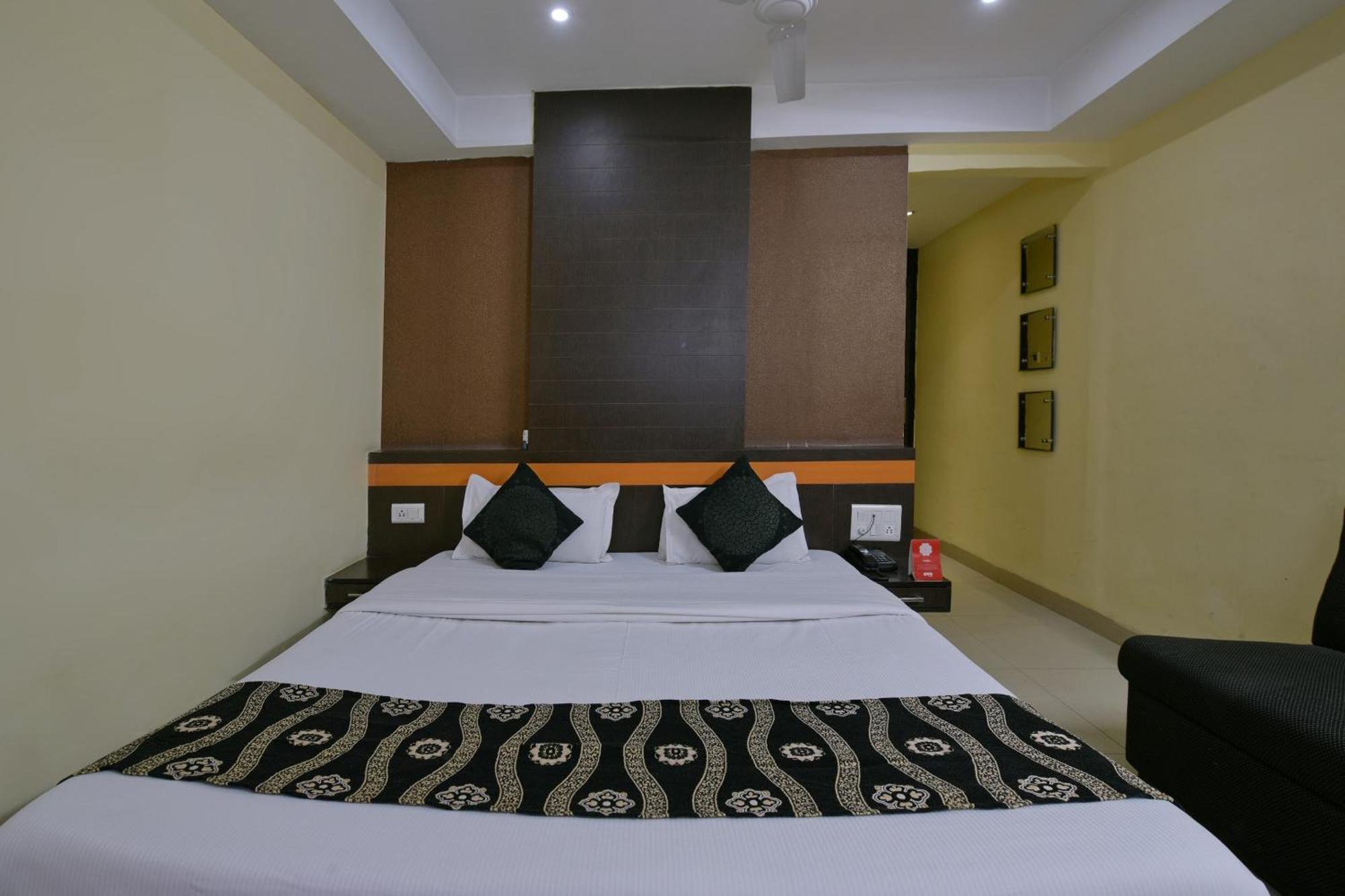 Collection O Diamond And Residences Indore Bagian luar foto